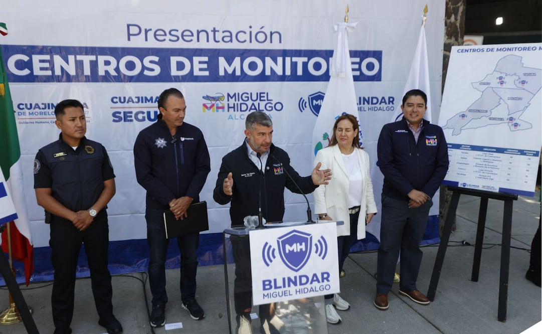 CDMX, 28ABRIL2025.- Carlos Orvañanos, alcalde de Cuajimalpa, y Mauricio Tabe, alcalde de Miguel Hidalgo, encabezaron la presentación de los centros de monitoreo de seguridad por sector que son parte del programa Blindar MH.
FOTO: DIEGO SIMÓN/ELUNIVERSAL