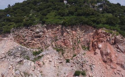 Alertan sobre desgajamiento de cerro en Jiutepec, Morelos