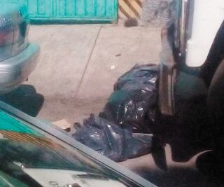 Hallan restos humanos en bolsas negras