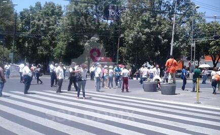 Comerciantes bloquean la circulación en Eje 7 Sur Municipio Libre