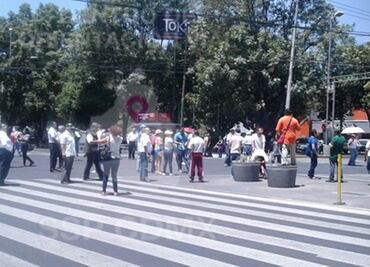 Comerciantes bloquean la circulación en Eje 7 Sur Municipio Libre