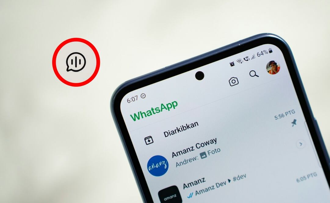Usuarios de WhatsApp reportan la aparición de esta burbuja en los chats grupales. Foto. Especial
