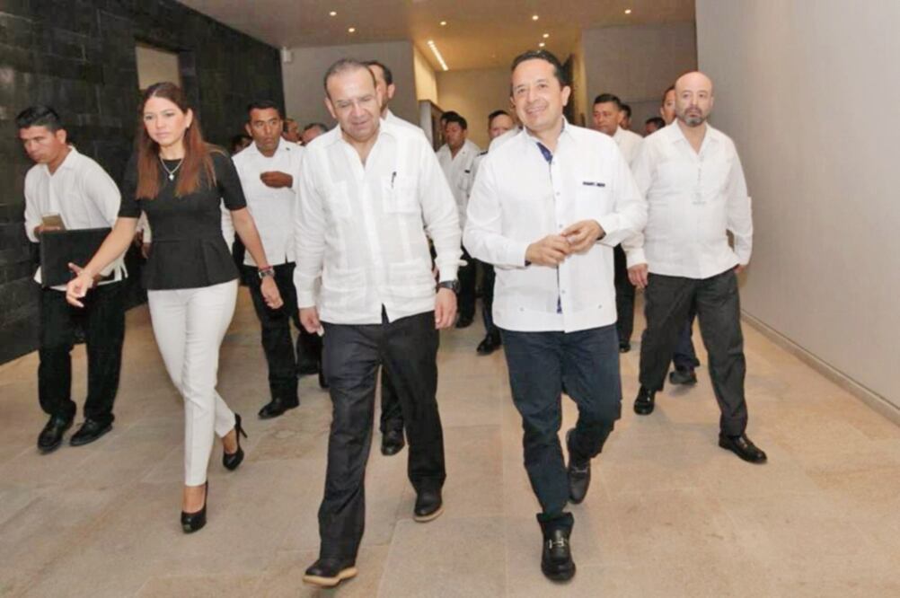 En Quintana Roo, Alfonso Navarrete Prida clausuró la 19 Asamblea Plenaria de la Conferencia Nacional 2018 de SSP, junto al gobernador de la entidad Carlos Joaquín. Foto: ESPECIAL