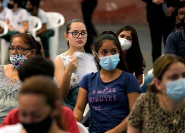 Vacuna de Pfizer, 100% efectiva en adolescentes 4 meses después de completar esquema