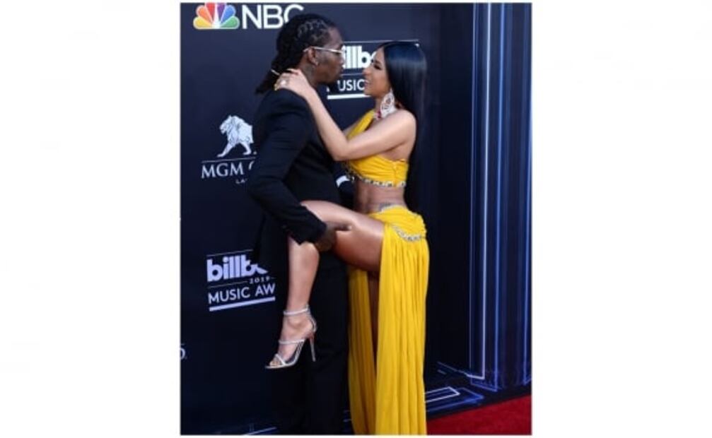 Cardi B echa pasión en la Alfombra Roja de los Billboard