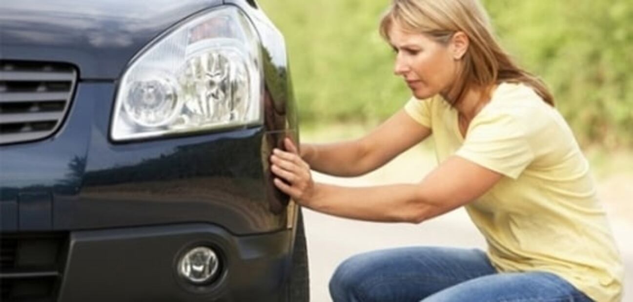 La forma correcta de usar el gato para cambiar una llanta