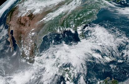 Golfo de México podría actuar como “incubadora” de feroces huracanes, temen expertos