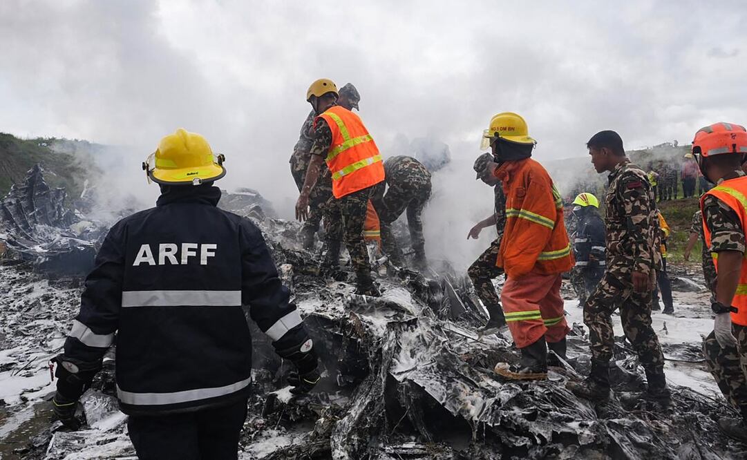 Al menos cinco muertos al estrellarse un avión con 19 personas a bordo. Prabin Ranabhat | AFP
