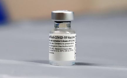 Vacunas de Pfizer y Sinovac pierden eficacia ante Covid sintomático, señala estudio