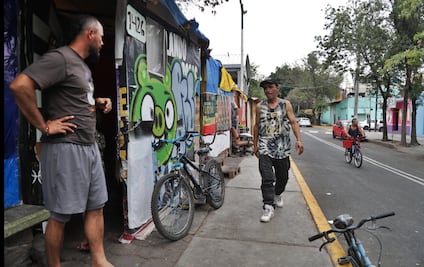 Aún hay 450 migrantes en vía pública de la CDMX; Clara Brugada asegura que serán reubicados este mes