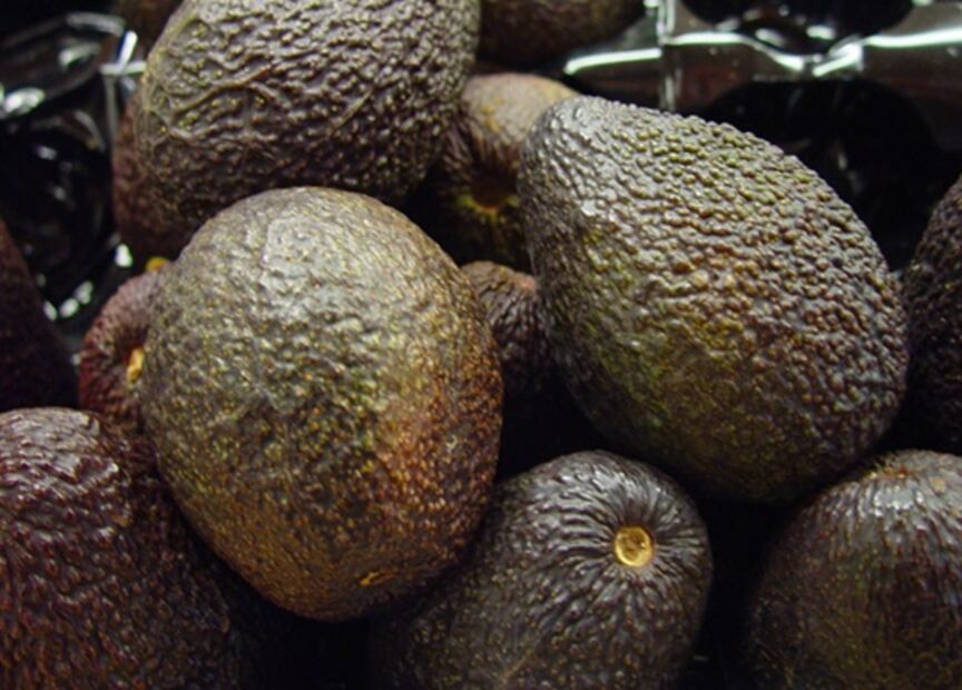 Truco para madurar un aguacate en 10 minutos 