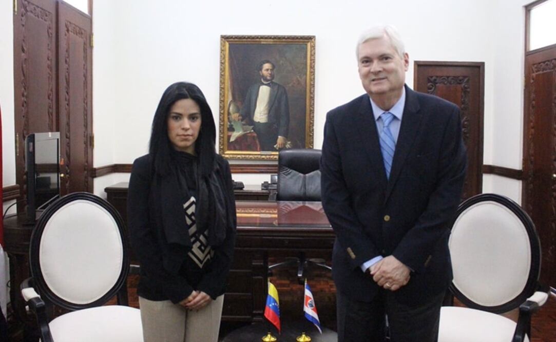 María Faría es recibida como representante diplomática en Costa Rica por Manuel Ventura Robles, ministro de Relaciones Exteriores de Costa Rica. Foto: Twitter @CRcancilleria