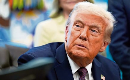 Trump apunta a otro exdirector del FBI acusándolo de infiltrar agentes en asalto al Capitolio