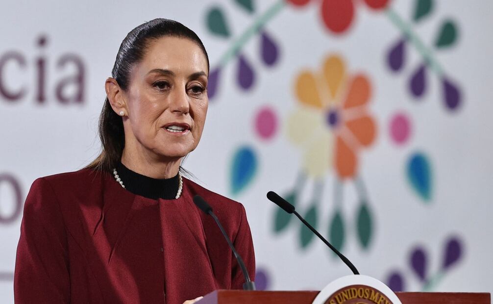 La presidenta Claudia Sheinbaum descartó ponerle el nombre del expresidente Andrés Manuel López Obrador al satélite que pretenden lanzar durante su sexenio. Fotos: Berenice Fregoso / EL UNIVERSAL