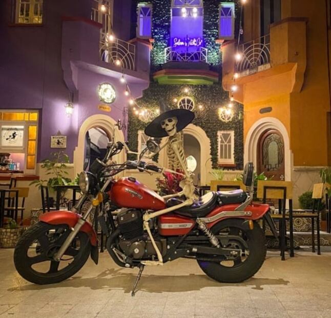 Ve volando a la gran cena de brujas en CDMX 