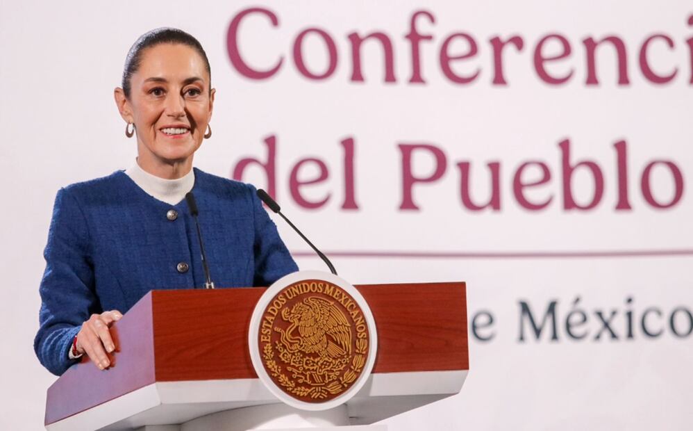 La presidenta Claudia Sheinbaum Pardo urgió al Instituto Nacional Electoral (INE) a emitir las reglas de la elección judicial en junio próximo, y se rio de las denuncias contra las ministras Lenia Batres, Loretta Ortiz y Yazmín Esquivel por actos anticipados de campaña. Foto: Axel Sánchez/EL UNIVERSAL