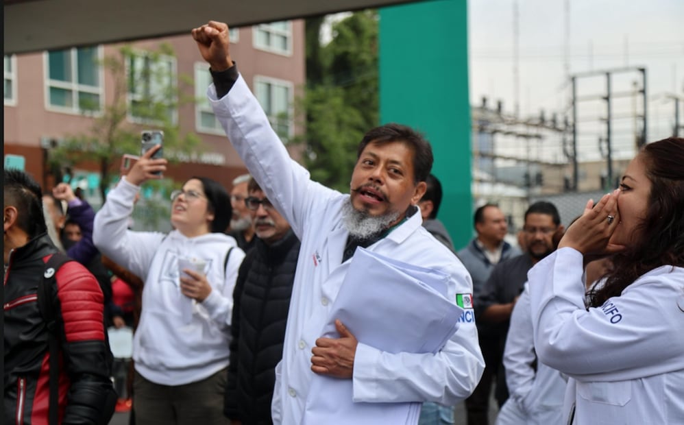 Trabajadores del Poder Judicial y del INCIFO realizaron una protesta y ofrecieron una conferencia de prensa en respuesta a las declaraciones del presidente del Tribunal Superior de Justicia y del secretario de Gobierno capitalino en la Ciudad de México, el 27 de junio de 2025. Foto: Fernanda Zamora/ EL UNIVERSAL