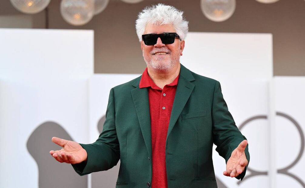 El director y guionista español Pedro Almodóvar recibió en esta edición de Venecia un aplauso de 17 minutos del público. Se trata de una de las ovaciones más largas que se recuerda en el certamen italiano, considerado el más antiguo del mundo desde su fundación en 1932. Foto: EFE.