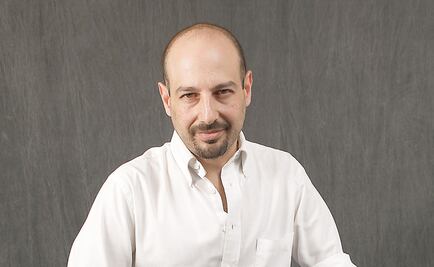 Pedro Kóminik celebra 50 años con un show de cabaret