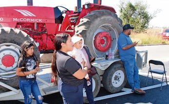 Cientos de turistas, traileros y peregrinos se quedaron atorados en las carreteras de Guanajuato. Foto: Xóchitl Álvarez / EL UNIVERSAL