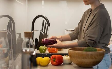 La fruta y verdura que debes lavar antes de cortar para prevenir enfermedades