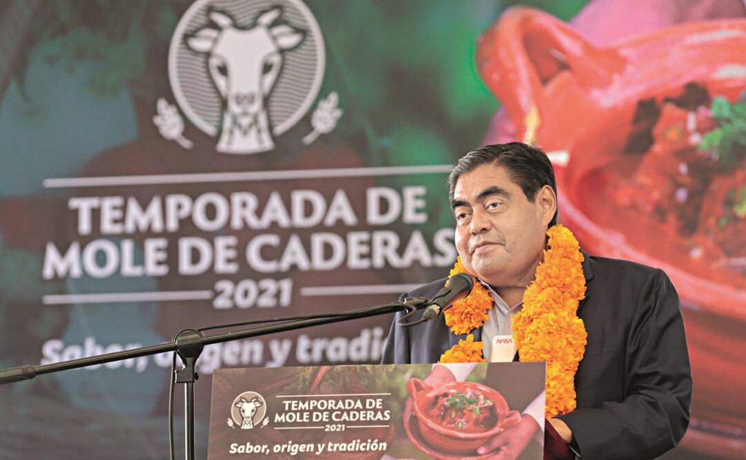 El gobernador Miguel Barbosa felicitó a Tehuacán por mantener las tradiciones.