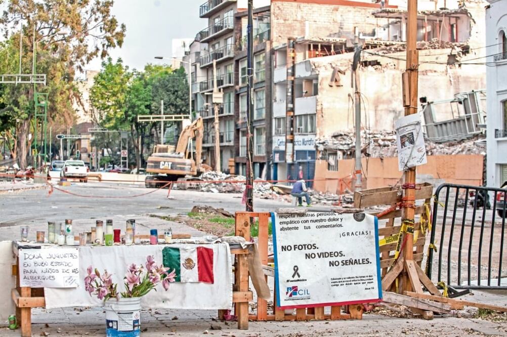 La Secretaría de Desarrollo Social capitalina anunció la aplicación de cuestionarios a los afectados por el sismo del 19-S a fin de elaborar un diagnóstico y entregarlo a la Comisión para la reconstrucción (CAMILA MATA. EL UNIVERSAL)