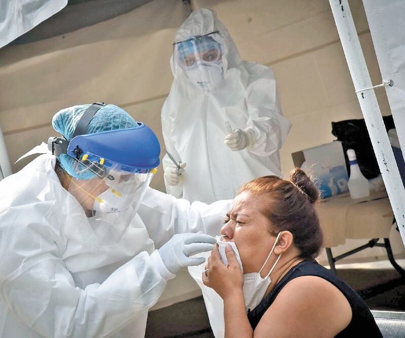 El IMSS realiza pruebas PCR a través de laboratorios privados. CUARTOSCURO