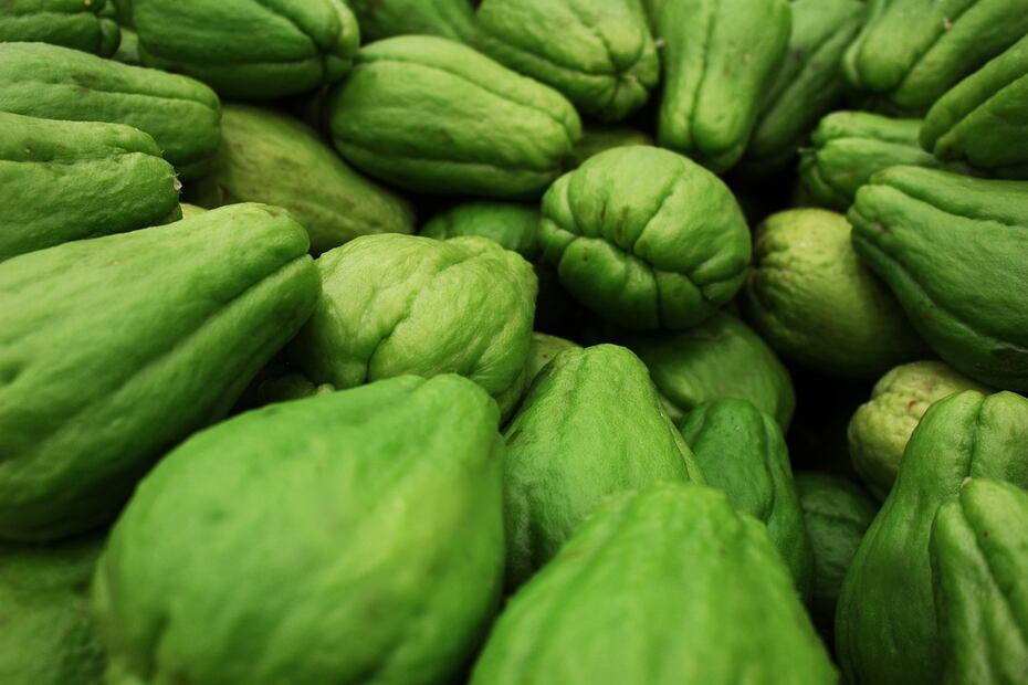 El chayote y el limón cuentan con varias propiedades beneficiosas para la salud. Foto: Pixabay