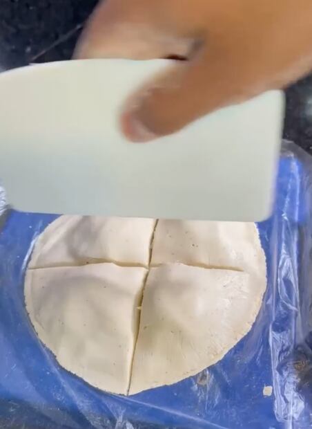 Chilaquiles rellenos de queso, receta del chef Emilio
