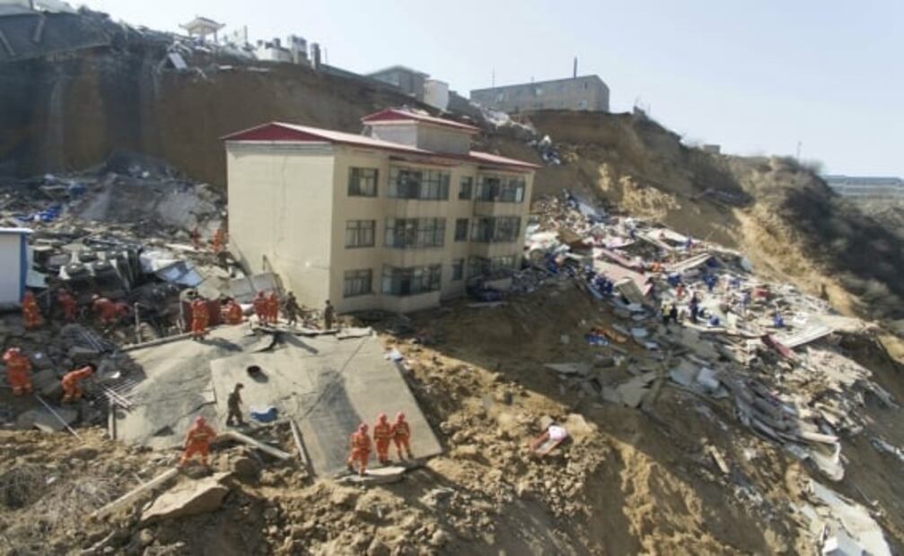Al menos 7 muertos y 13 desaparecidos tras deslave en China