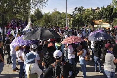 Protestan contra violencia hacia las mujeres en Monumento a la Madre
