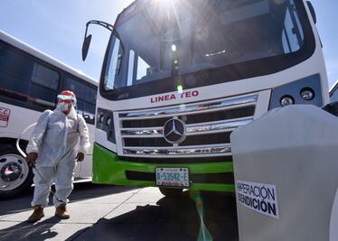 De tapetes a lámparas UV; mitos de sanitización contra Covid-19