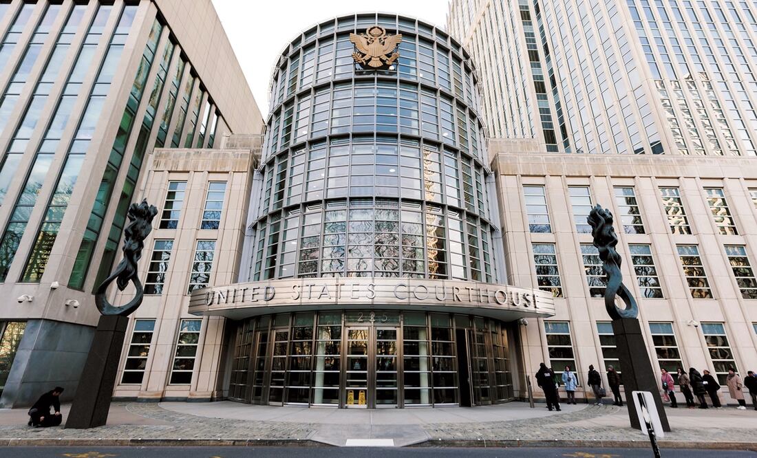 En la Corte del Distrito Este de Nueva York, Genaro García Luna enfrenta un juicio por delitos relacionados con el narcotráfico. Foto: Justin Lane / EFE