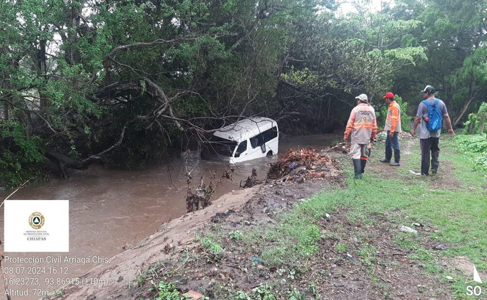 Onda tropical 8 provoca lluvias intensas en Chiapas, causando derrumbes y desbordamientos en Tuxtla. Foto: Especial