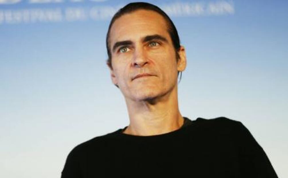 Joaquin Phoenix ya exhibe su sonrisa de Joker