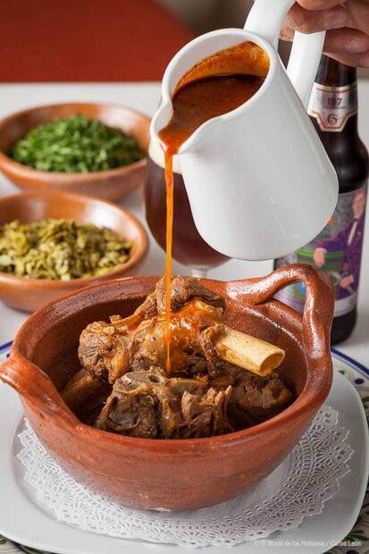 Visita Puebla y disfruta de un delicioso mole de caderas