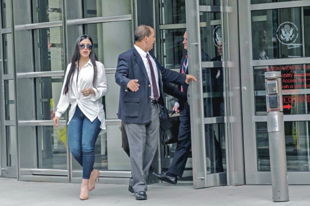 Emma Coronel, esposa de El Chapo, después de la sesión que tuvo lugar en la sala 8D de la corte de Brooklyn. (EFE)