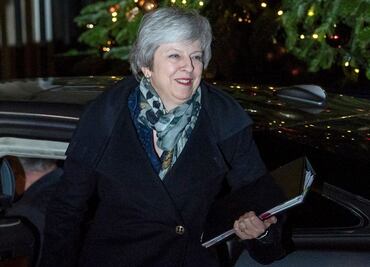 Theresa May supera moción de confianza y se mantiene como primera ministra