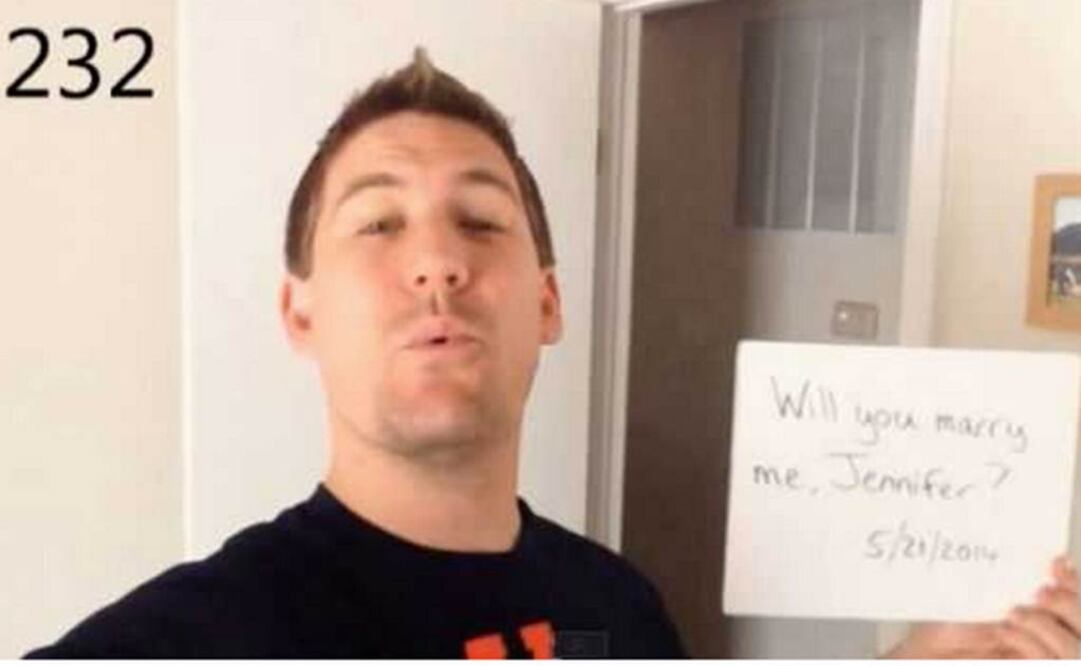 Video. Le pidió matrimonio a novia 365 días seguidos