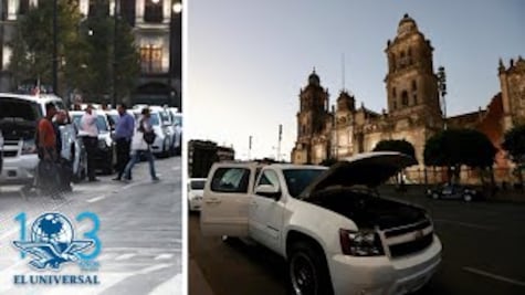 Estacionan en sentido contrario autos de secretarios y superdelegados en el Zócalo