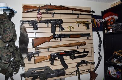 Detenido por porno infantil tenía arsenal en casa y juraba "venganza sangrienta"