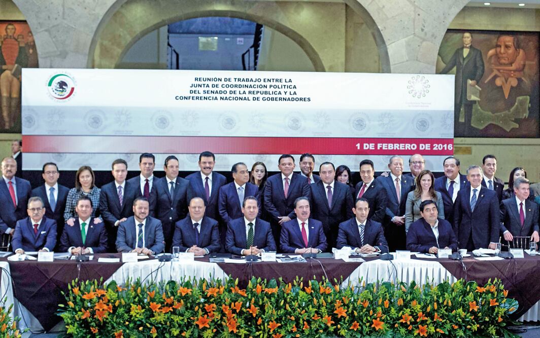 La Conferencia Nacional de Gobernadores celebró ayer un encuentro con el presidente del Senado y con integrantres de la Junta de Coordinación Política en la antigua casona de Xicoténcatl para discutir la transición a una nueva policía (GERMÁN ESPINOSA)
