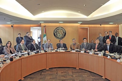 Avalan crear otra nueva comisión por Ayotzinapa