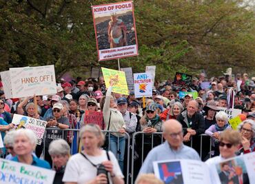 Protestan contra aranceles de Trump en EU; "¡No es mi presidente!", dicen en manifestaciones contra el republicano