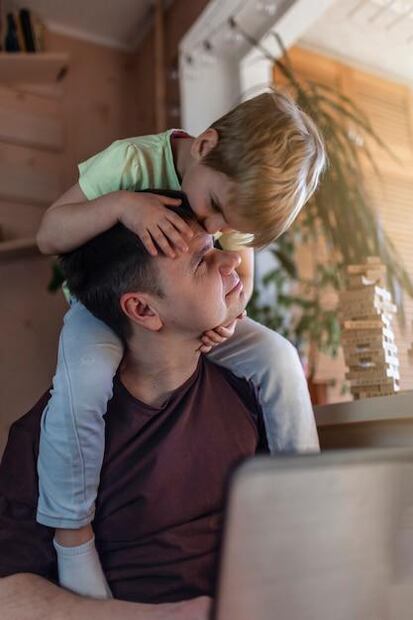 Los hábitos clave para fortalecer el vínculo entre padres e hijos a medida que crecen. Fuente: Freepik.
