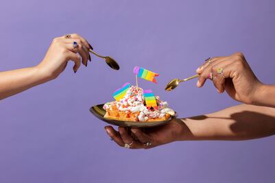 Comida y bebida inclusiva para celebrar el mes del Pride
