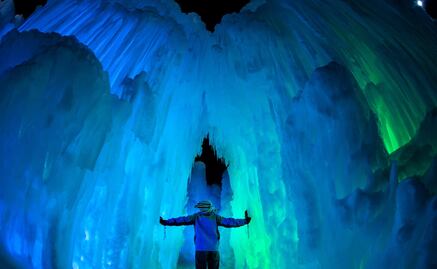 Ice Castles: conoce los castillos de hielo con resbaladillas y túneles