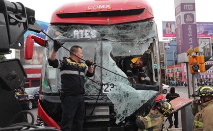 Choque de Metrobús en estación La Salle deja 10 lesionados