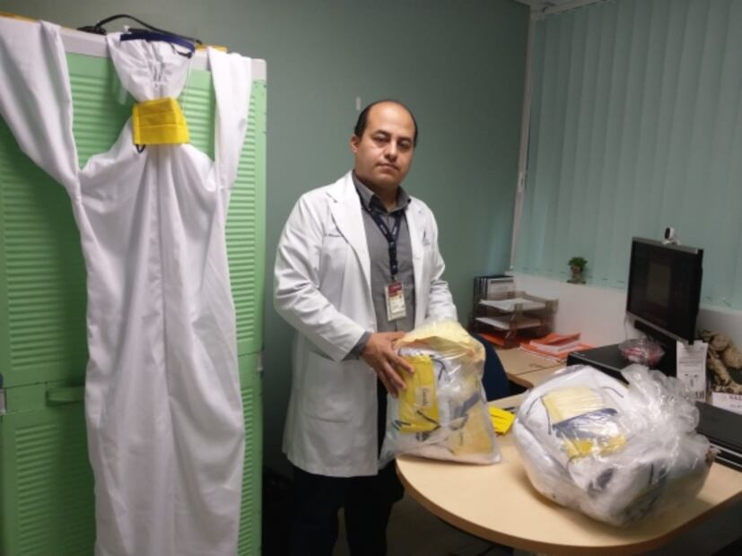 Chiapanecas hacen cubrebocas para médicos de Tapachula